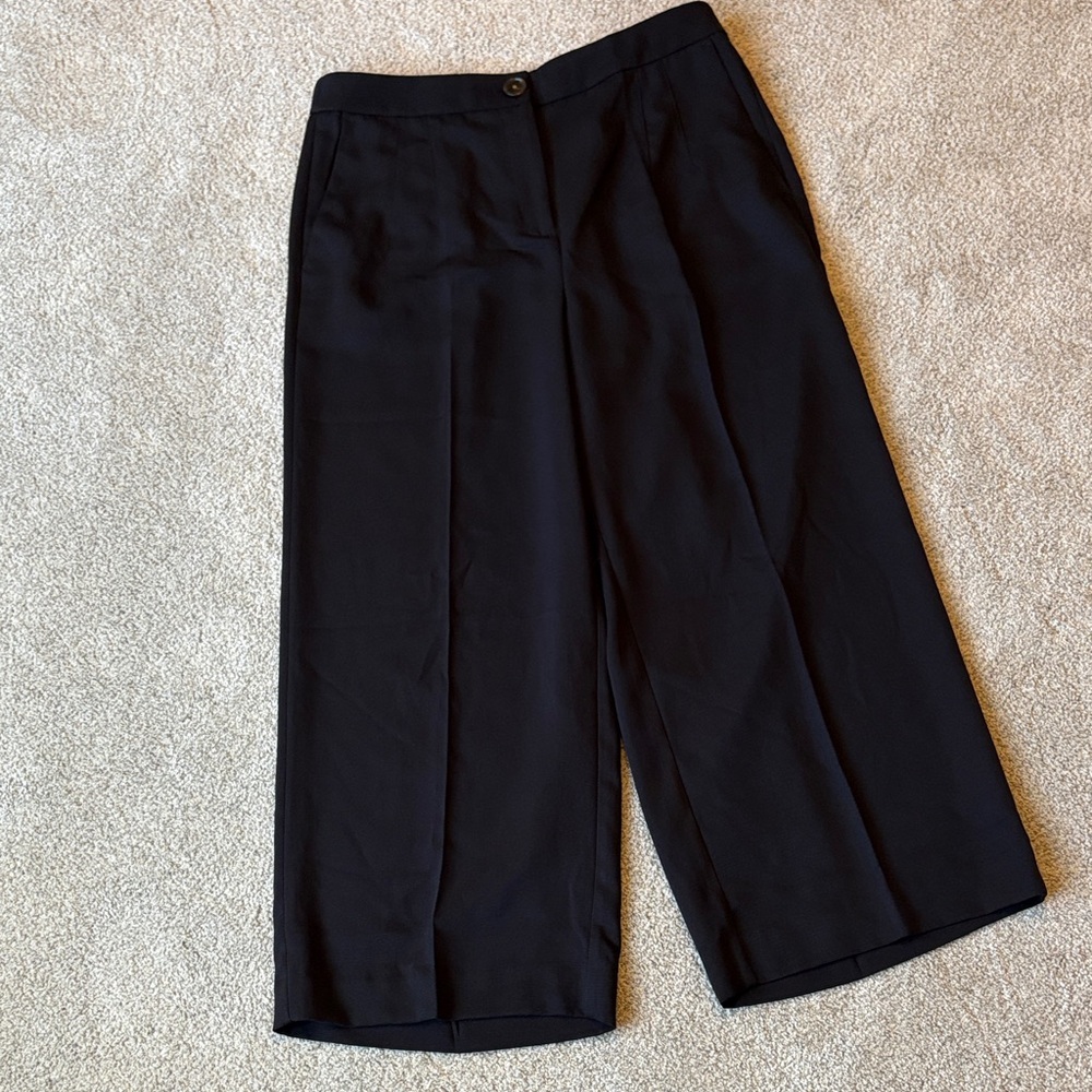 Chicos crop SIZE 1 at Chicos